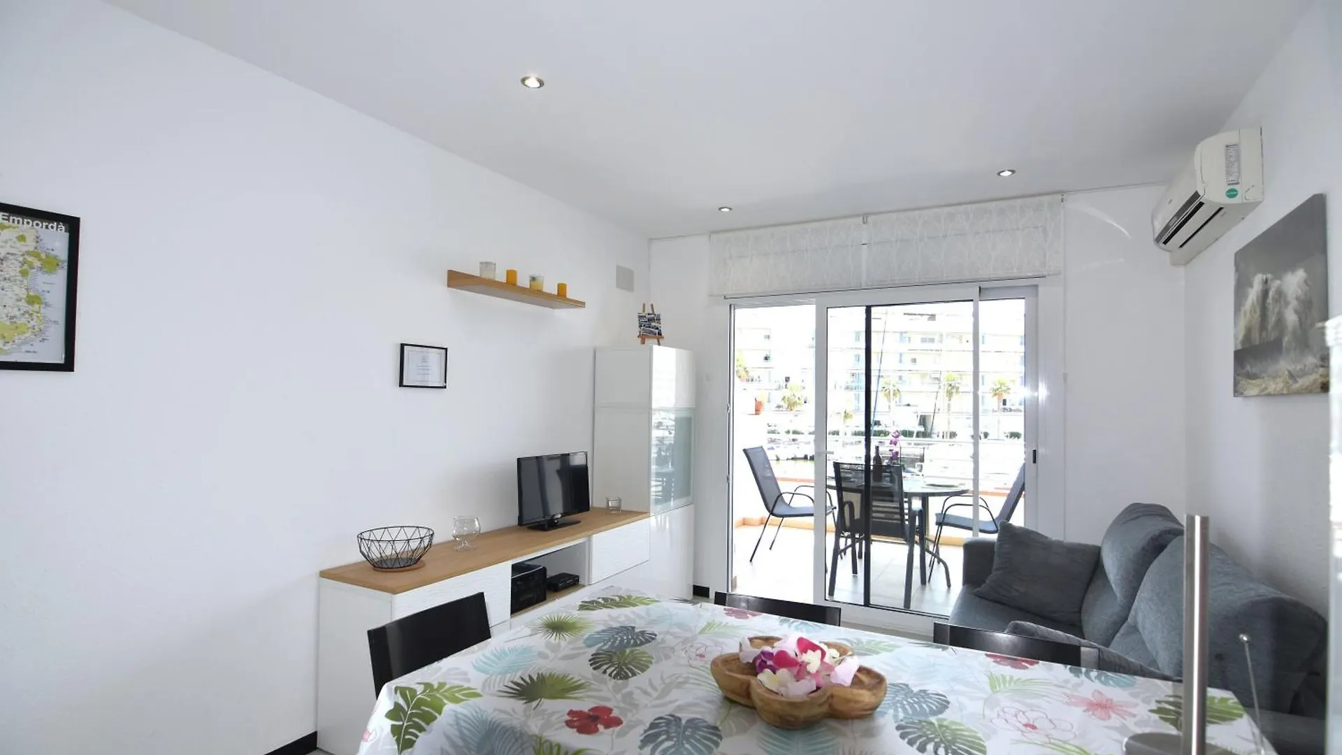 Rnet - 1-8 Puerto Madeira Canal View Roses Apartment