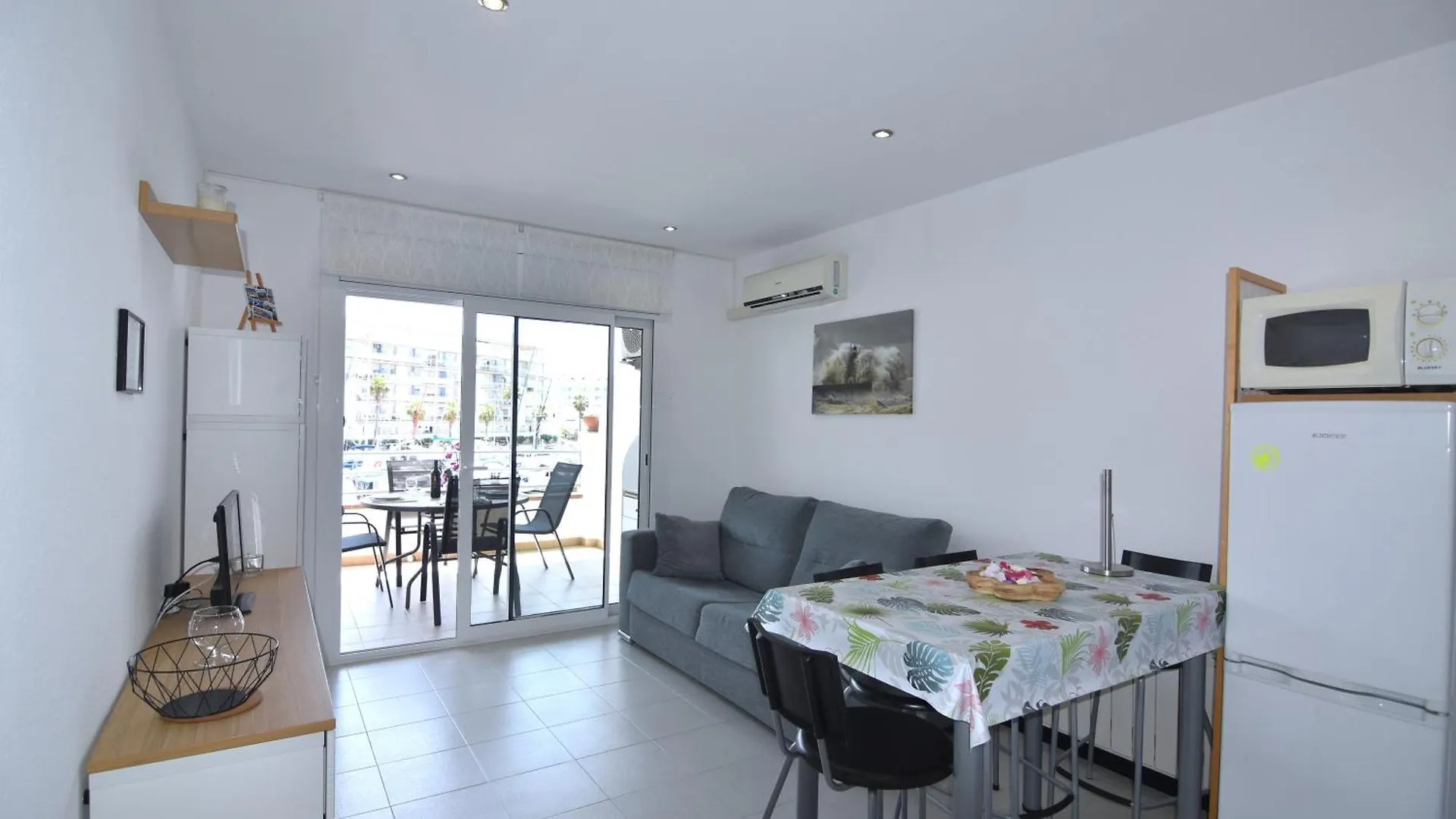 Apartment Rnet - 1-8 Puerto Madeira Canal View Roses